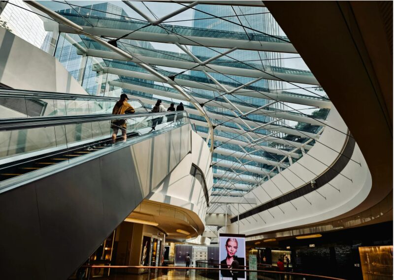 【精密機器】ショッピングモールの大型ディスプレイ搬入・設置